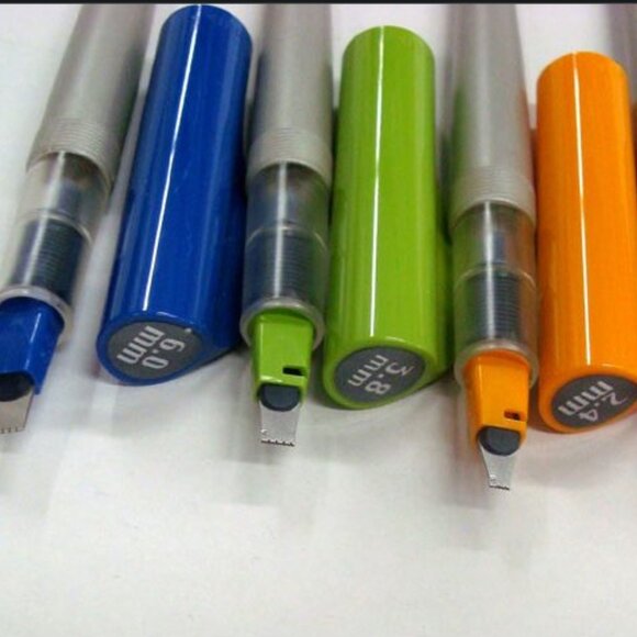 Pilot Parallel Calligraphy Pen Set with handwriting workbook and E+M dip pen - Picture 5 of 9